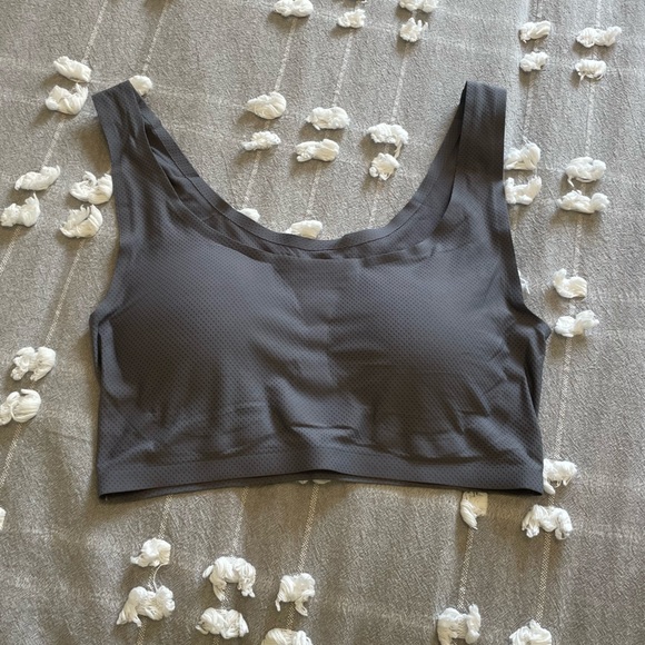 Women’s Invisible Mesh Sports Bra - Picture 1 of 3